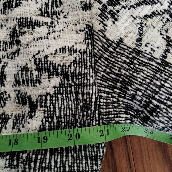 H&M Stylish Abstract Pattern Jacket with Tying Belt Sz Small - Picture 6 of 7